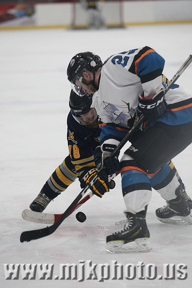 422U3496